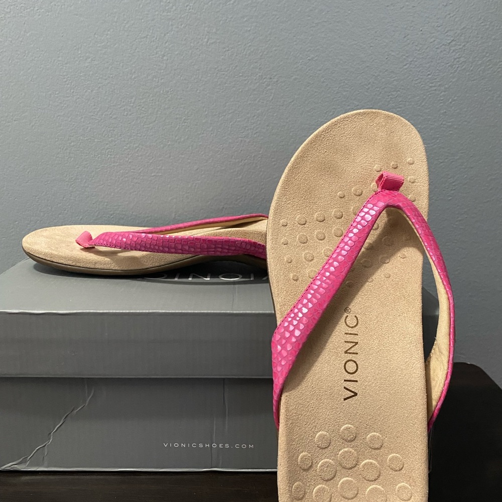 Nwot - Vionic Dillon Toe Post Supportive Sandals - image 1